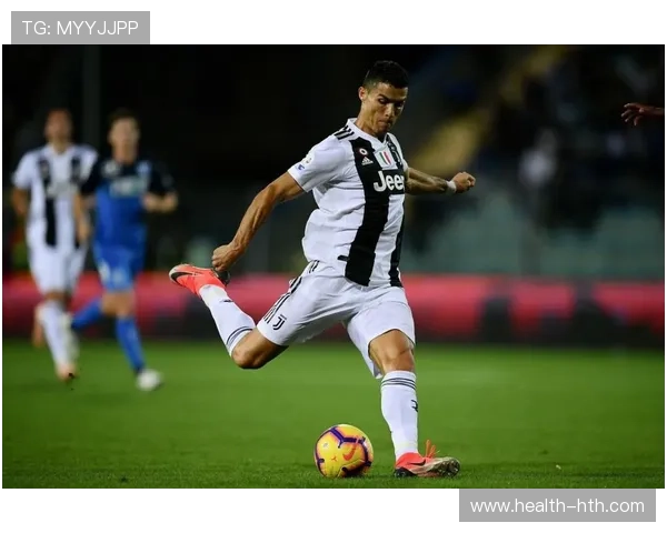 足球球星走路姿态解析展现独特气质与场上风采背后故事